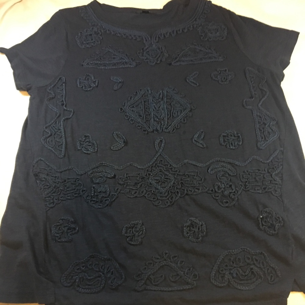 Navy blue T-shirt with raised embroidered details